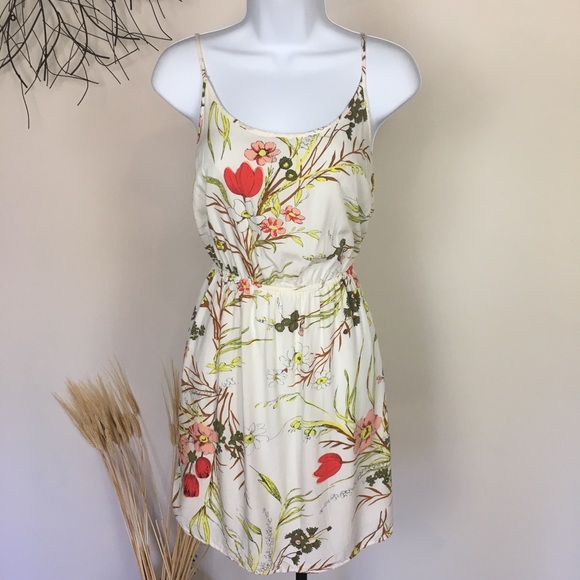 Old Navy Dresses & Skirts - Small soft floral summer dress. Small
